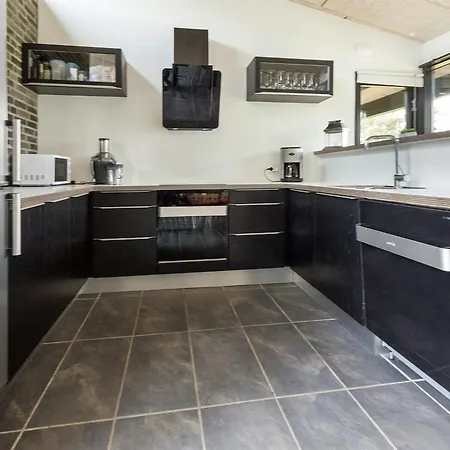 Three-bedroom Holiday In * Hals
